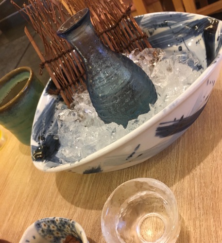 氷で冷やした日本酒の例の画像